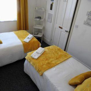 Kings Arms Hotel Холсворті Екстер'єр фото